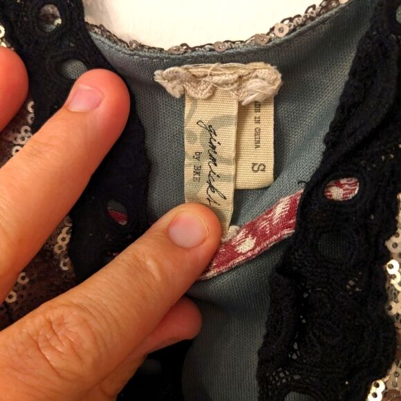 Gimmicks sequin top - Picture 2 of 5